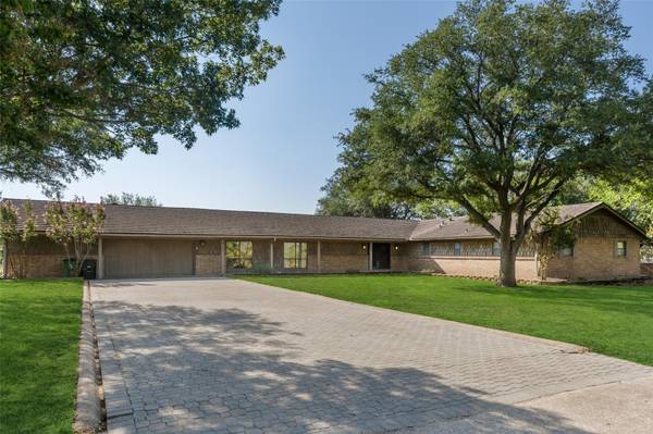 4134 Oakcrest Lane, Fort Worth, TX 76126