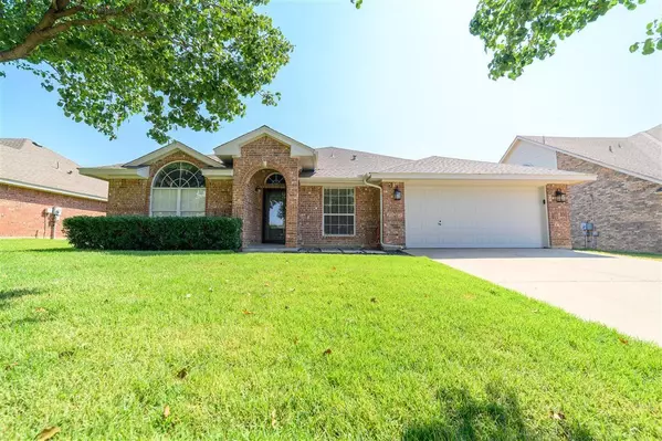 344 Carriage Lane, Saginaw, TX 76179