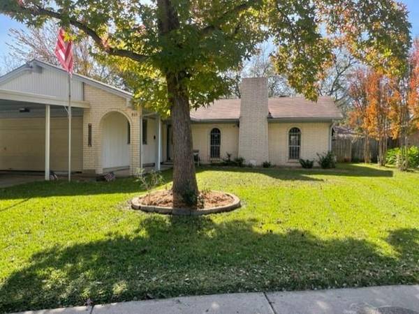 805 La Cresta Court, Grand Prairie, TX 75052