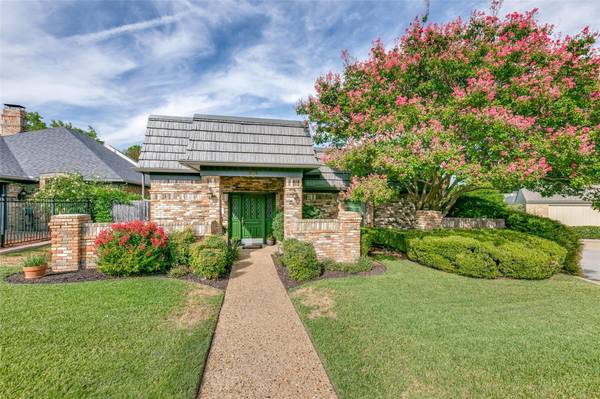 8102 Old Moss Road, Dallas, TX 75231