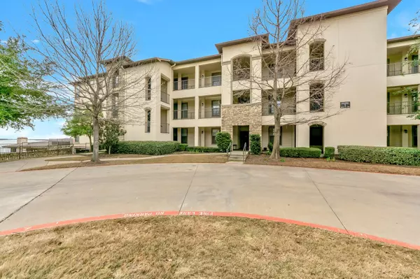 Lake Dallas, TX 75065,500 WATERS EDGE Drive #117