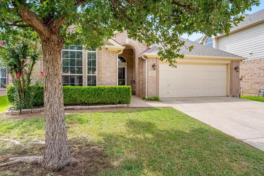 4528 Vista Meadows Drive, Fort Worth, TX 76244