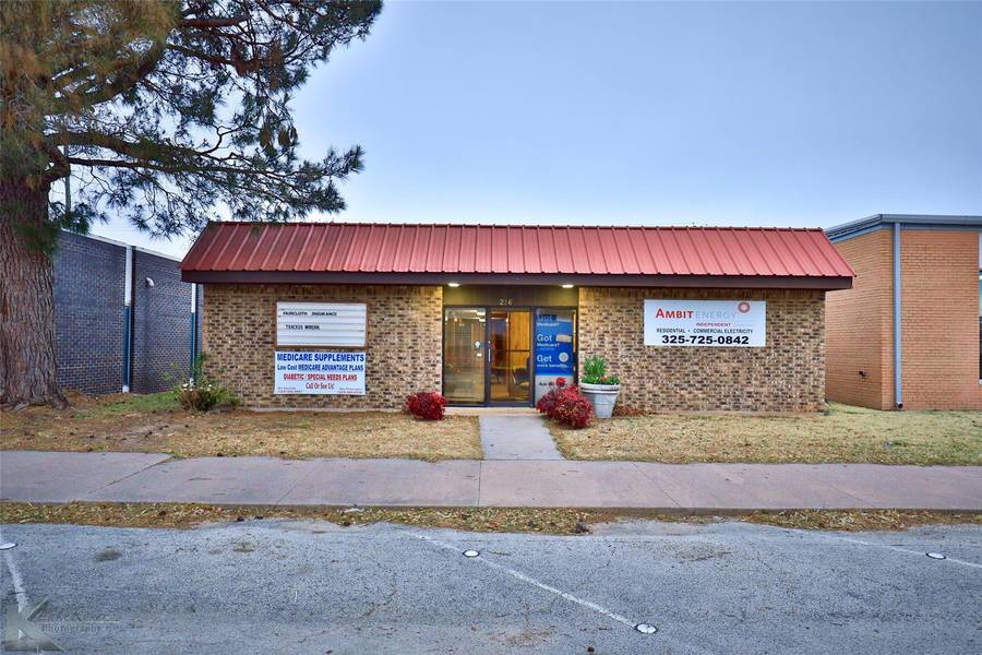 216 Oak Street, Clyde, TX 79510