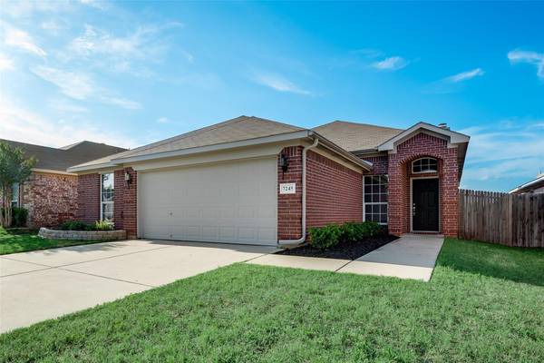 7245 Specklebelly Lane, Fort Worth, TX 76120