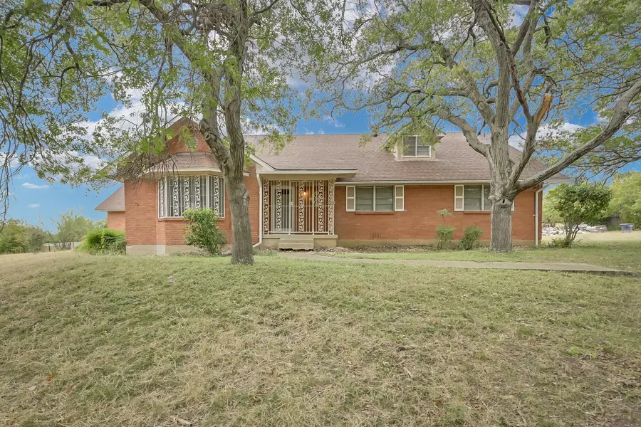 2221 Fairway Drive, Fort Worth, TX 76119