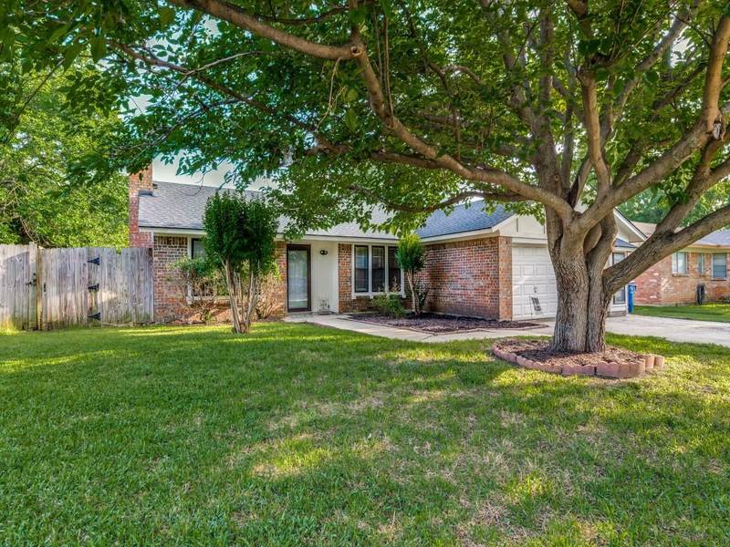 6020 Ridgecrest Drive, Watauga, TX 76148