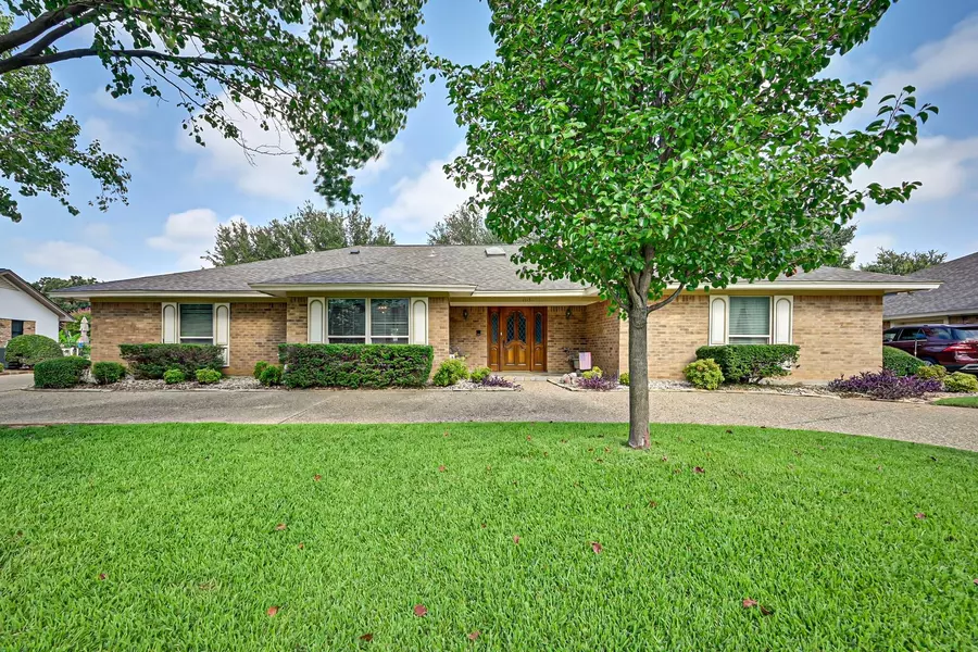 1115 Pebble Beach Drive, Mansfield, TX 76063