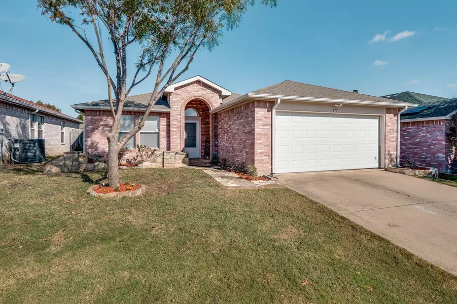 817 Langford Drive, Arlington, TX 76018