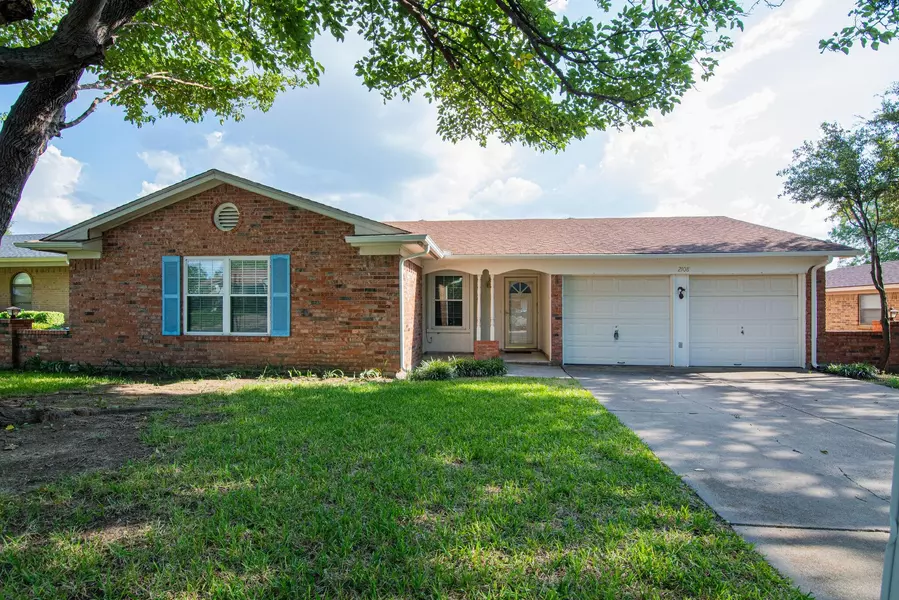 2108 Guinevere Street, Arlington, TX 76014