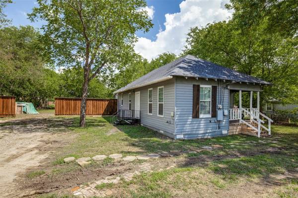 1647 Lyon Street, Lancaster, TX 75134