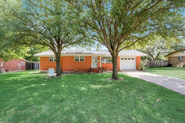 1021 N Cedar Street, Muenster, TX 76252