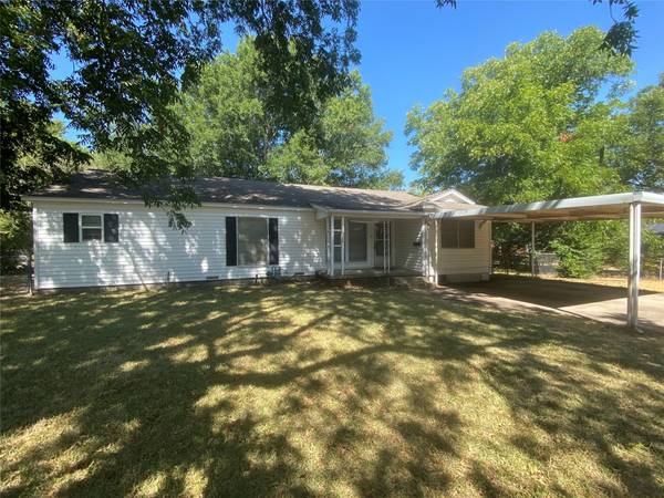 1200 S Clay Street, Kaufman, TX 75142