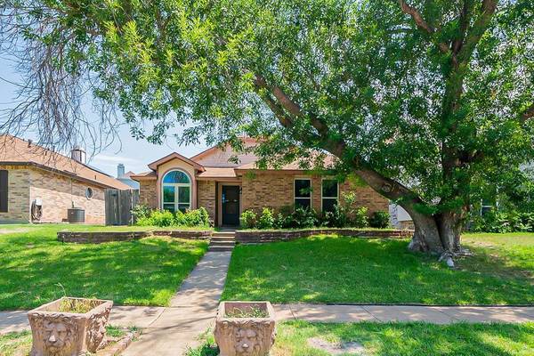 2964 Largo Drive, Grand Prairie, TX 75052