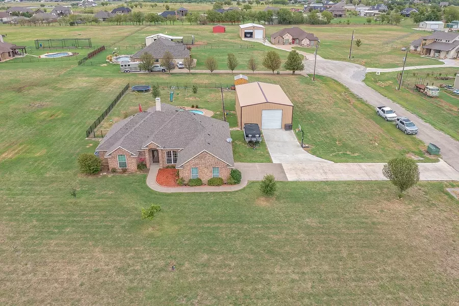 2401 Golden Lane, Sanger, TX 76266