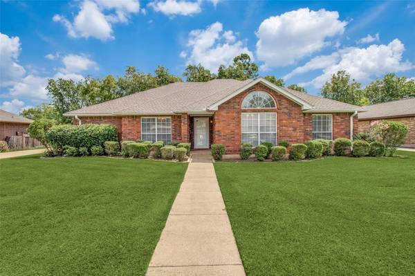 2032 Wheeler Creek Drive, Gainesville, TX 76240