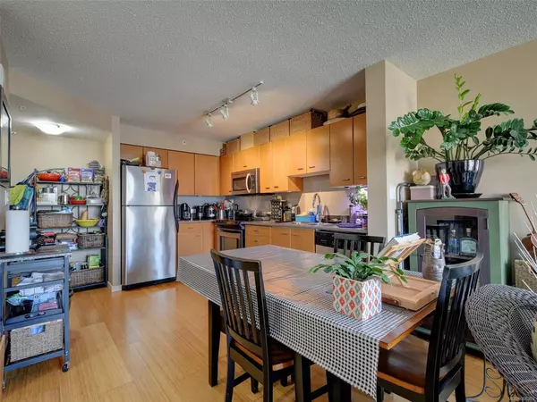 Victoria, BC V8W 4A4,751 Fairfield Rd #1101