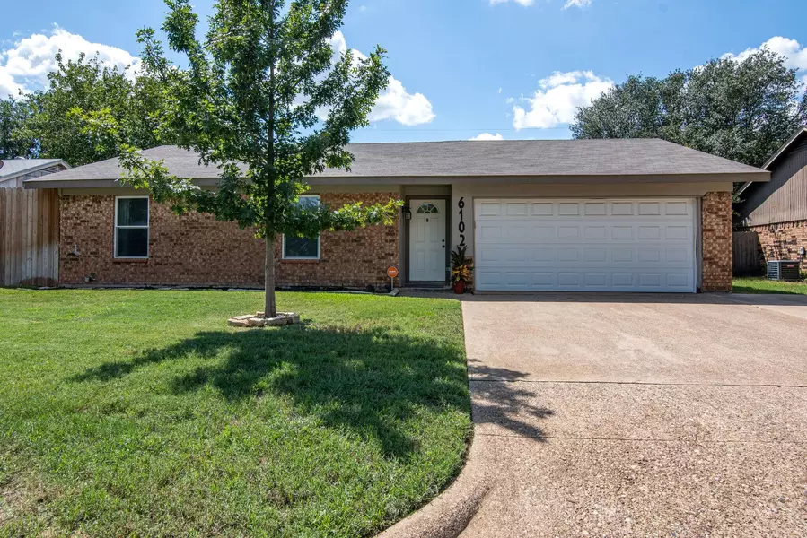 6102 Autumn Springs Drive, Arlington, TX 76001