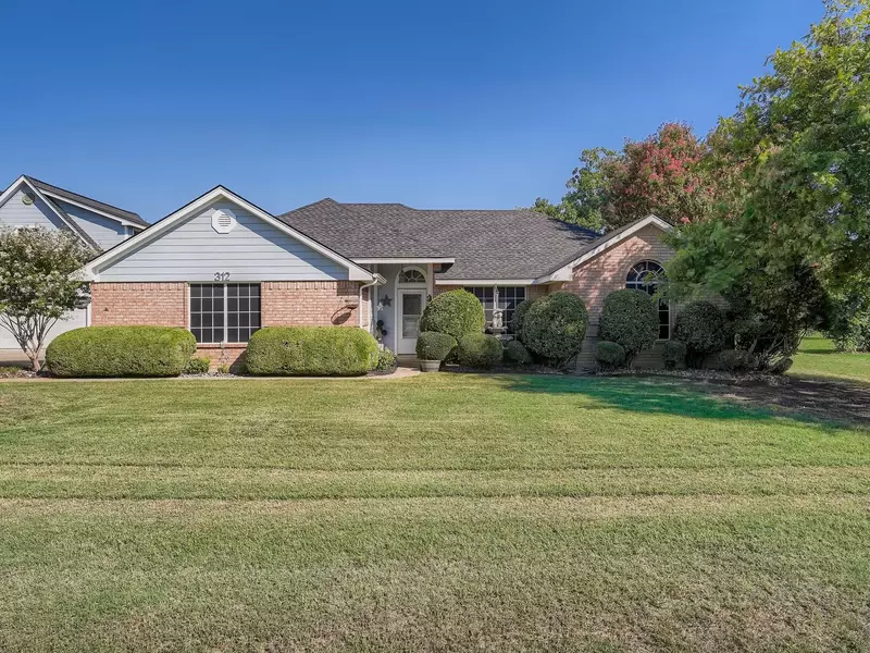 312 Clay Lane, Red Oak, TX 75154