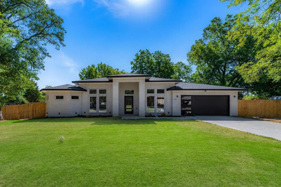 1303 S Jefferson, Kaufman, TX 75142