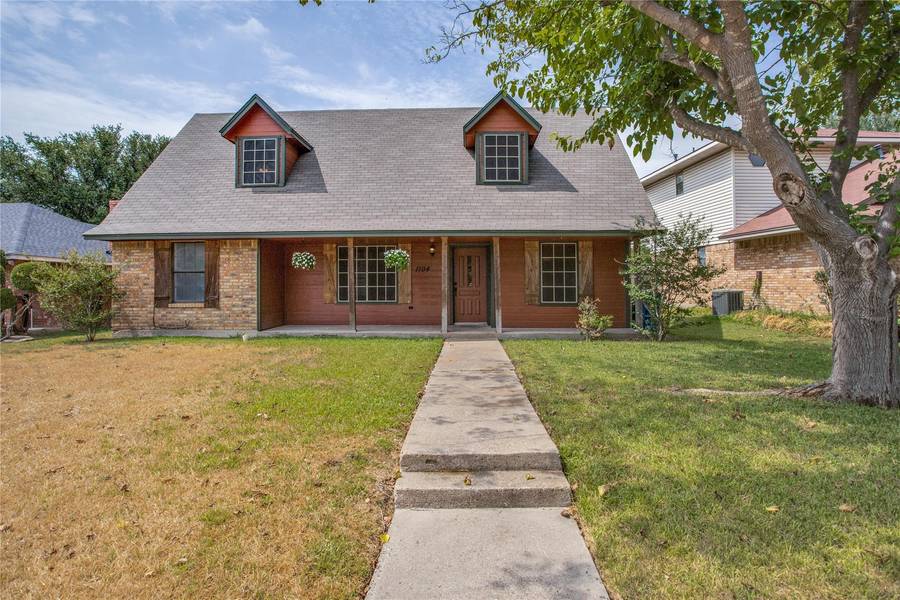 1104 Casa Linda Street, Ennis, TX 75119