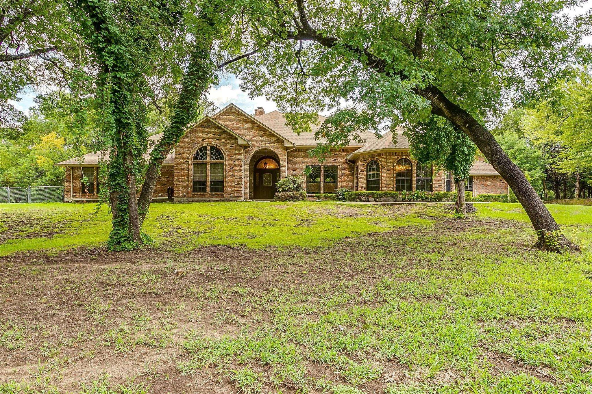 931 Nokomis Circle,  Lancaster,  TX 75146