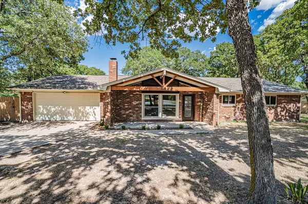 2601 W Highland Drive, Granbury, TX 76049