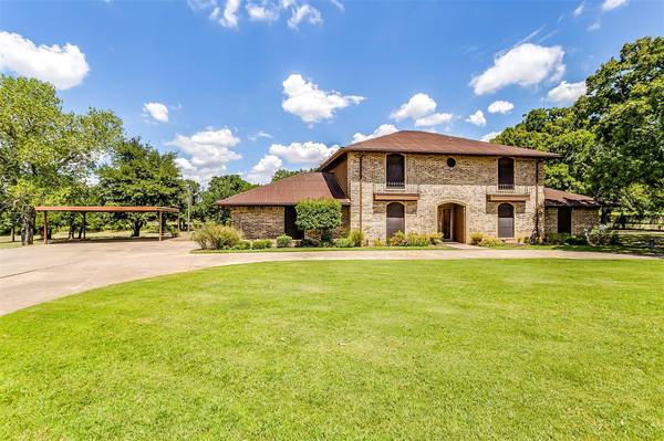 124 Wood Oak Drive, Joshua, TX 76058