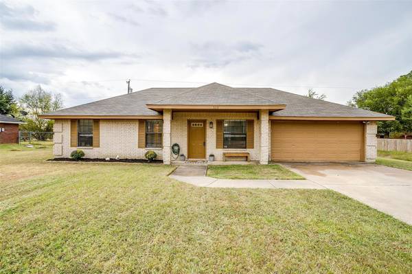 508 Apple Street, Joshua, TX 76058