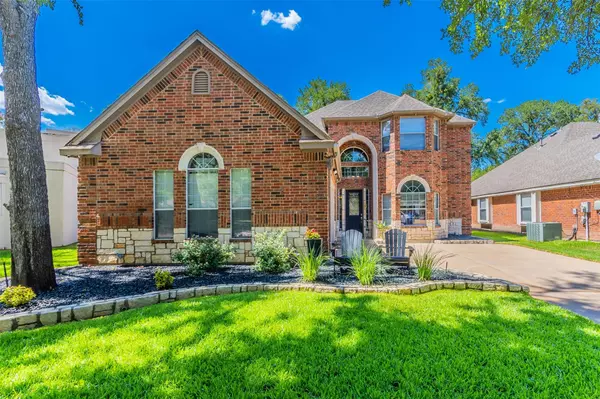 Fort Worth, TX 76112,5933 Riverbend Place