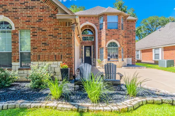 Fort Worth, TX 76112,5933 Riverbend Place