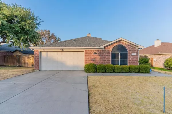 5534 Alta Verde Circle, Arlington, TX 76017