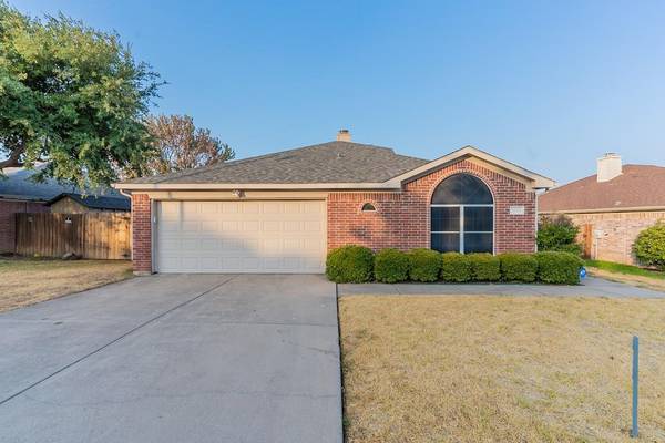 5534 Alta Verde Circle, Arlington, TX 76017