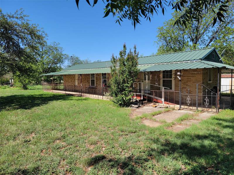 500 Starkey Street, Bangs, TX 76823