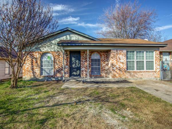 509 Hallvale Drive, White Settlement, TX 76108