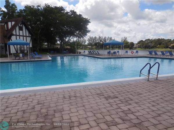 Lauderhill, FL 33319,3710 Inverrary Dr  #3U