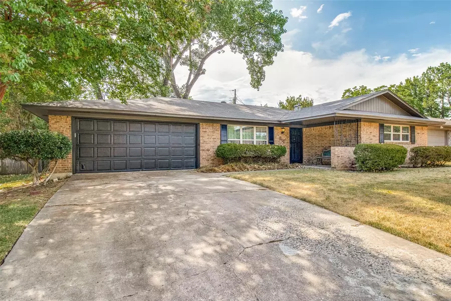 513 Dean Drive, Denison, TX 75020