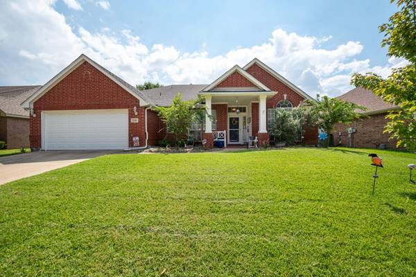 2210 Laura Elizabeth Trail, Mansfield, TX 76063