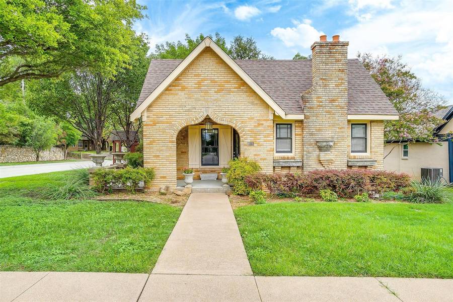 4436 Pershing Avenue, Fort Worth, TX 76107