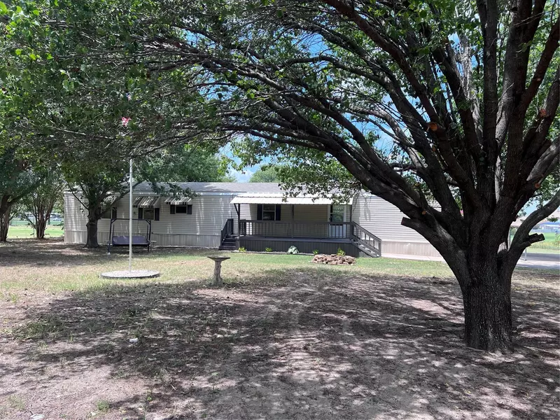 109 Oak Meadows Drive, Springtown, TX 76082