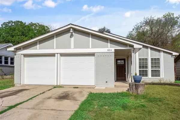 824 Mirike, White Settlement, TX 76108