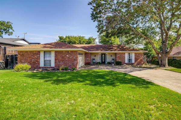 409 Rhineland Road, Benbrook, TX 76126