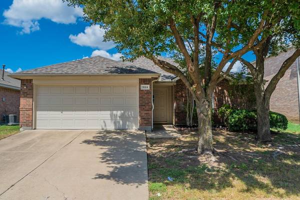 1024 Valley Brook Lane, Grand Prairie, TX 75052