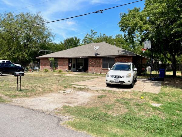 805 Elm Street, Sanger, TX 76266