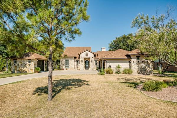 136 Birdie Drive, Lipan, TX 76462