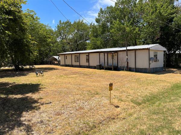 909 S Kerr Street, Blooming Grove, TX 76626