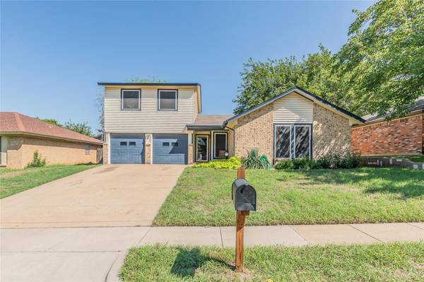 6217 Old Mill Circle, Watauga, TX 76148