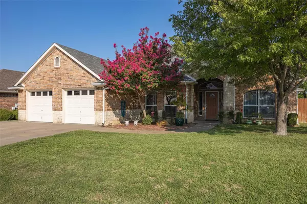 716 Woodcrest Drive, Ennis, TX 75119