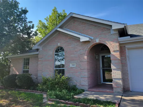 3901 Tarpon Springs Drive, Fort Worth, TX 76123