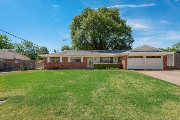 104 Hayes Lane, Hurst, TX 76053