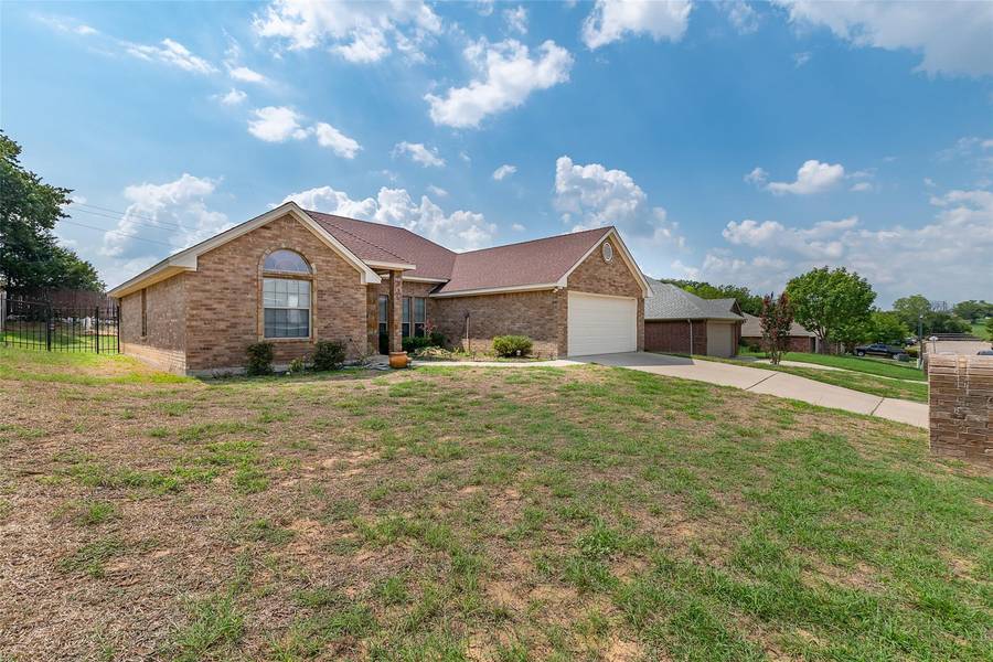 417 Sweetwater Drive, Weatherford, TX 76085